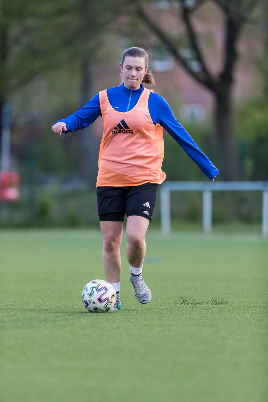 Bild 373 - Co-Trainerin der Frauen Nationalmannschaft Britta Carlson in Wahlstedt